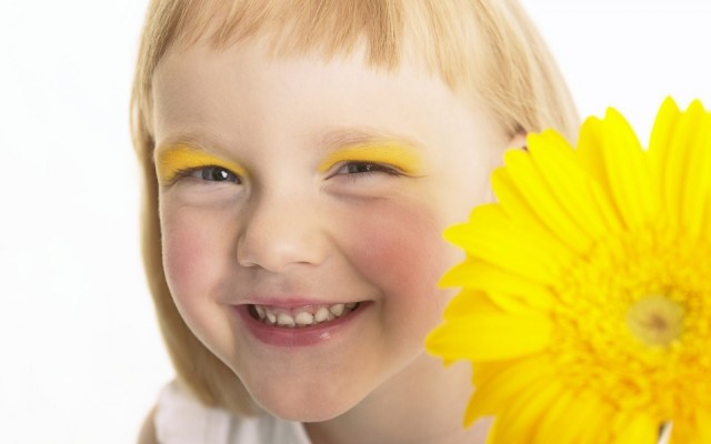 Dítě-dívka-úsměv-Květina-Štěstí-Shade-1800x2880