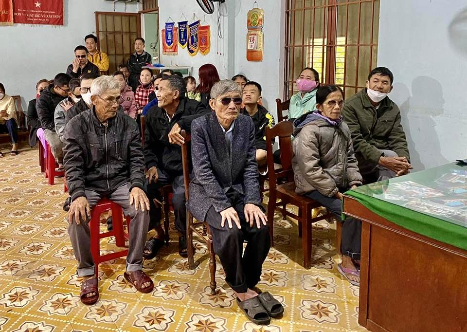 This image has an empty alt attribute; its file name is vinh-6.jpg